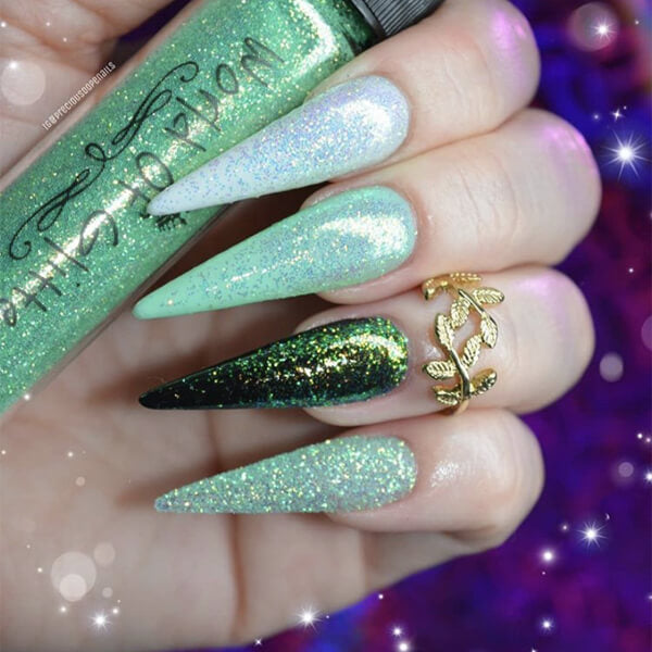 25+ Beautiful Emerald Green and Gold Nails For Your Inspiration - Nail  Designs Daily